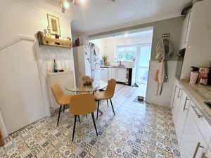 Cartlodge Avenue- click for photo gallery